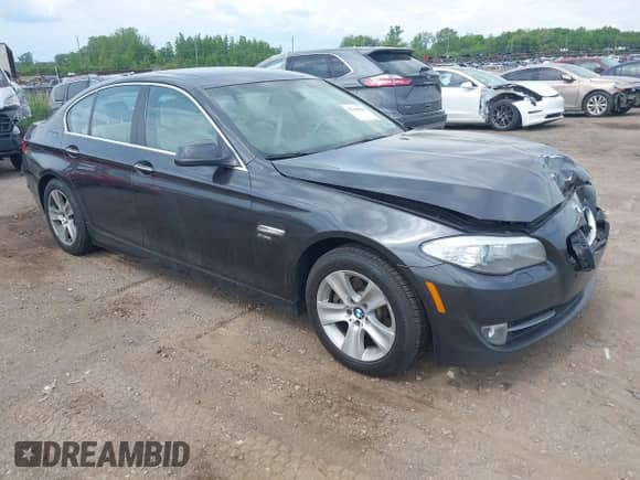 2012 BMW 5 Series 528i xDrive с VIN WBAXH5C51CDW02072, выставлен на аукционе IAAI как лот 42390904 с пробегом 217 102 миль миль и . История ставок и продаж доступна на DreamBid. Изображение 1.