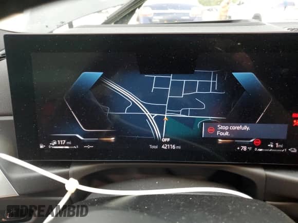 2023 BMW 3 Series 330e xDrive z VIN 3MW39FS03P8D42106, wystawiony jako Copart lot #67077235 z przebiegiem 42 116 mil mil oraz Szkoda całkowita • Salvage title. Historia ofert i sprzedaży dostępna na DreamBid. Obrazek 9.