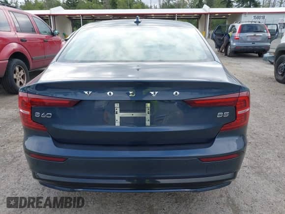 2024 Volvo S60 Plus Dark Theme z VIN 7JRL12FL0RG280760, wystawiony jako IAAI lot #42554434 z przebiegiem 34 569 mil mil oraz . Historia ofert i sprzedaży dostępna na DreamBid. Obrazek 16.