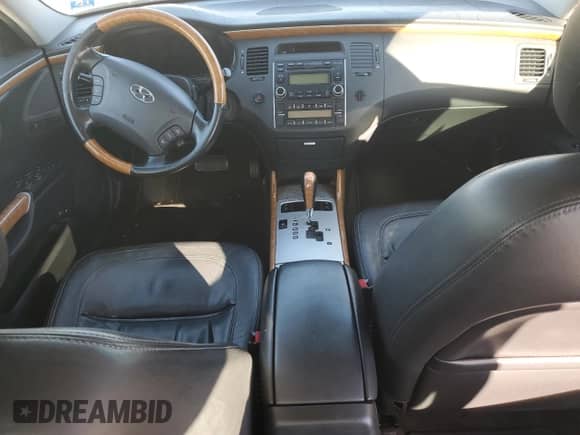 2008 Hyundai Azera Limited с VIN KMHFC46FX8A303826, выставлен на аукционе Copart как лот 81578584 с пробегом 304 777 миль миль и Списание • Salvage title. История ставок и продаж доступна на DreamBid. Изображение 8.