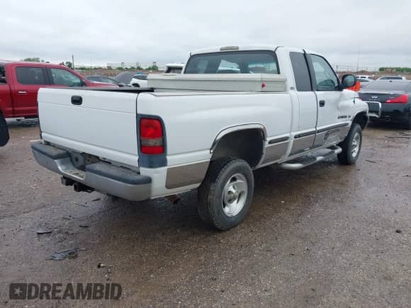 1999 Dodge 1500 with VIN 3B7HF13Z4XG180008, listed as a IAAI auction lot 42200019 with 216,117 mi miles and . Bid and sale history available at DreamBid. Image 4.