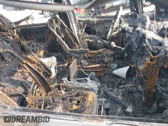 2013 Toyota Sienna LE z VIN 5TDJK3DC3DS061379, wystawiony jako IAAI lot #42380482 z przebiegiem Nie podano mil oraz . Historia ofert i sprzedaży dostępna na DreamBid. Obrazek 5.