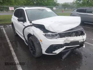 2022 Volkswagen Tiguan SE R-Line Black z VIN 3VV8B7AX6NM027050, wystawiony jako IAAI lot #42463714 z przebiegiem 45 303 mil mil oraz . Historia ofert i sprzedaży dostępna na DreamBid. Obrazek 1.