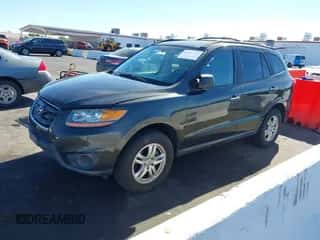 2010 Hyundai Santa Fe GLS z VIN 5NMSGDAB5AH412184, wystawiony jako IAAI lot #43571371 z przebiegiem 139 828 mil mil oraz . Historia ofert i sprzedaży dostępna na DreamBid. Obrazek 2.