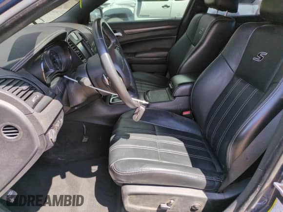 2016 Chrysler 300 S с VIN 2C3CCABG3GH198250, выставлен на аукционе Copart как лот 67194845 с пробегом 164 189 миль миль и Списание • Salvage title. История ставок и продаж доступна на DreamBid. Изображение 7.