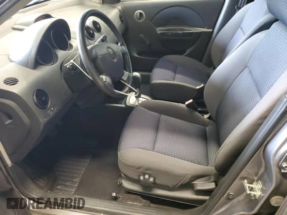 2007 Chevrolet Aveo LS z VIN KL1TD66697B790050, wystawiony jako Copart lot #59368525 z przebiegiem Nie podano mil oraz Szkoda całkowita • Salvage title. Historia ofert i sprzedaży dostępna na DreamBid. Obrazek 7.