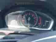 2016 Volvo S60 T5 Drive-E Premier z VIN YV126MFK8G2412344, wystawiony jako IAAI lot #42108519 z przebiegiem 129 579 mil mil oraz . Historia ofert i sprzedaży dostępna na DreamBid. Obrazek 7.