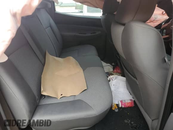 2015 Toyota Tacoma z VIN 3TMLU4EN7FM195355, wystawiony jako Copart lot #84581465 z przebiegiem Nie podano mil oraz Szkoda całkowita • Salvage title. Historia ofert i sprzedaży dostępna na DreamBid. Obrazek 10.