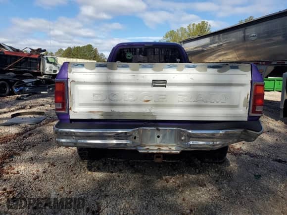 1992 Dodge D/W 250 with VIN 3B7KM23C8NM516058, listed as a Copart auction lot 46529115 with 279,999 mi miles and Salvage title. Bid and sale history available at DreamBid. Image 6.