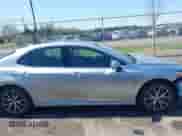 2023 Toyota Camry Hybrid XLE с VIN 4T1F31AK8PU618771, выставлен на аукционе IAAI как лот 41923771 с пробегом 9 333 миль миль и . История ставок и продаж доступна на DreamBid. Изображение 13.