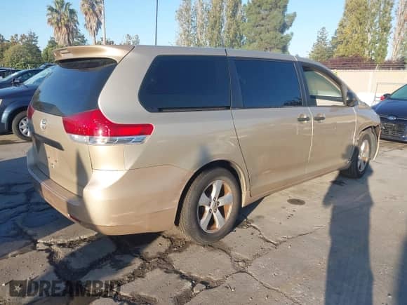 2014 Toyota Sienna L with VIN 5TDZK3DC0ES435998, listed as a IAAI auction lot 43475071 with 69,397 mi miles and . Bid and sale history available at DreamBid. Image 4.
