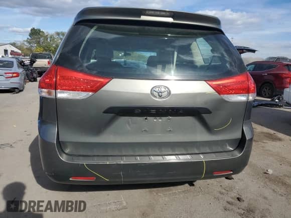 2011 Toyota Sienna с VIN 5TDKA3DC4BS008307, выставлен на аукционе Copart как лот 84420245 с пробегом 225 695 миль миль и Списание • Salvage title. История ставок и продаж доступна на DreamBid. Изображение 6.