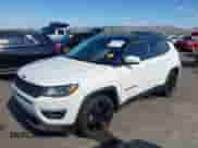 2019 Jeep Compass Altitude z VIN 3C4NJCBB3KT637375, wystawiony jako IAAI lot #42408775 z przebiegiem 114 977 mil mil oraz . Historia ofert i sprzedaży dostępna na DreamBid. Obrazek 2.