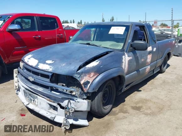 2001 Chevrolet S-10 LS with VIN 1GCCS195618120979, listed as a IAAI auction lot 42788774 with 218,299 mi miles and . Bid and sale history available at DreamBid. Image 2.