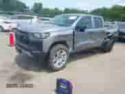 2024 Chevrolet Colorado 4WD Trail Boss с VIN 1GCPTEEK6R1293343, выставлен на аукционе IAAI как лот 42524617 с пробегом 5 284 миль миль и . История ставок и продаж доступна на DreamBid. Изображение 2.