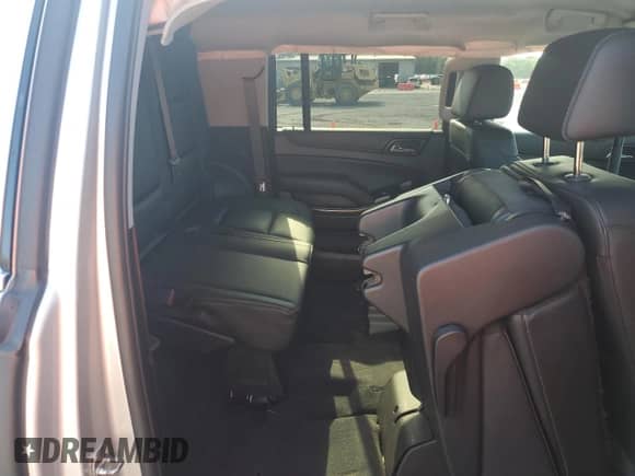 2019 Chevrolet Suburban LT с VIN 1GNSKHKC1KR159219, выставлен на аукционе Copart как лот 84354715 с пробегом 71 601 миль миль и Списание • Salvage title. История ставок и продаж доступна на DreamBid. Изображение 11.