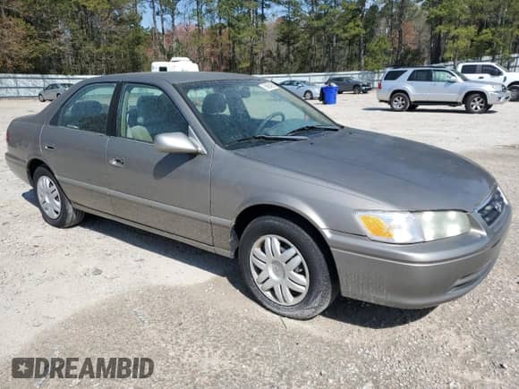 2001 Toyota Camry LE z VIN 4T1BG22K41U072727, wystawiony jako Copart lot #50954225 z przebiegiem 96 411 mil mil oraz Szkoda całkowita • Salvage title. Historia ofert i sprzedaży dostępna na DreamBid. Obrazek 4.