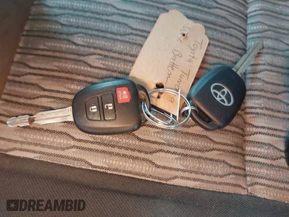 2018 Toyota Tundra SR с VIN 5TFUW5F16JX756387, выставлен на аукционе IAAI как лот 41304190 с пробегом 221 970 миль миль и . История ставок и продаж доступна на DreamBid. Изображение 11.