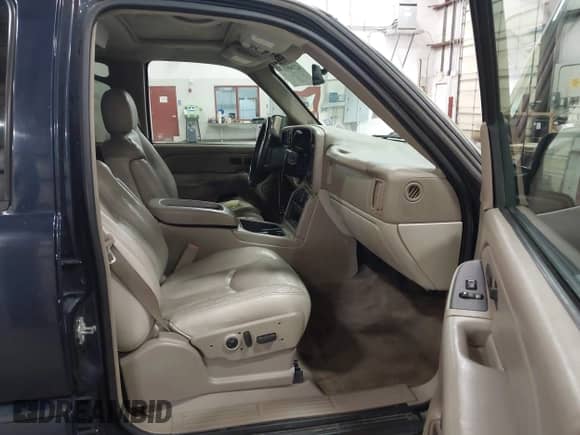 2004 Chevrolet Tahoe LT с VIN 1GNEK13Z44J286734, выставлен на аукционе IAAI как лот 42760017 с пробегом 226 770 миль миль и . История ставок и продаж доступна на DreamBid. Изображение 5.