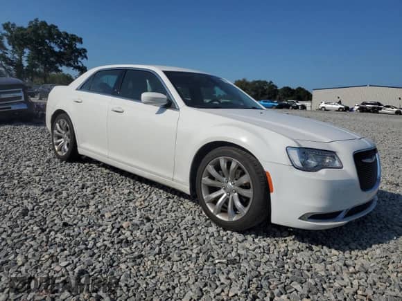 2018 Chrysler 300 Touring L z VIN 2C3CCAAG8JH342061, wystawiony jako Copart lot #81662535 z przebiegiem 250 848 mil mil oraz Szkoda całkowita • Salvage title. Historia ofert i sprzedaży dostępna na DreamBid. Obrazek 4.