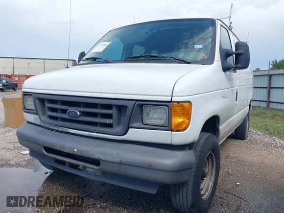 2007 Ford Econoline Cargo Commercial z VIN 1FTNE24L87DB39173, wystawiony jako IAAI lot #42375566 z przebiegiem 545 995 mil mil oraz . Historia ofert i sprzedaży dostępna na DreamBid. Obrazek 2.