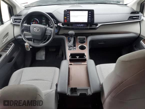 2022 Toyota Sienna LE z VIN 5TDKSKFC9NS049704, wystawiony jako Copart lot #41782995 z przebiegiem 8 014 mil mil oraz Szkoda całkowita • Salvage title. Historia ofert i sprzedaży dostępna na DreamBid. Obrazek 8.