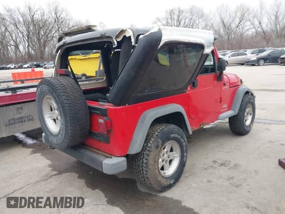 2004 Jeep Wrangler Sport z VIN 1J4FA49SX4P794578, wystawiony jako IAAI lot #41520650 z przebiegiem 214 600 mil mil oraz . Historia ofert i sprzedaży dostępna na DreamBid. Obrazek 4.