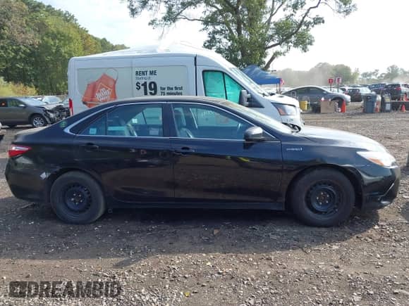 2016 Toyota Camry LE z VIN 4T1BD1FK7GU188333, wystawiony jako IAAI lot #43300091 z przebiegiem 305 952 mil mil oraz . Historia ofert i sprzedaży dostępna na DreamBid. Obrazek 13.