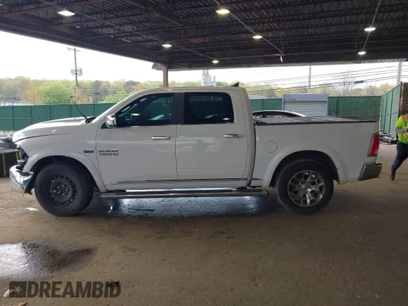 2017 Ram 1500 Limited z VIN 1C6RR7PT7HS592607, wystawiony jako IAAI lot #42147826 z przebiegiem 170 741 mil mil oraz . Historia ofert i sprzedaży dostępna na DreamBid. Obrazek 15.