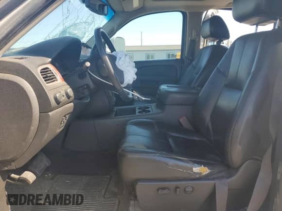 2011 Chevrolet Silverado 2500HD LTZ z VIN 1GC1KYC86BF248672, wystawiony jako Copart lot #64793735 z przebiegiem 185 734 mil mil oraz Szkoda całkowita • Salvage title. Historia ofert i sprzedaży dostępna na DreamBid. Obrazek 7.