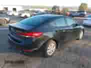 2018 Hyundai Elantra SE z VIN 5NPD74LF6JH349687, wystawiony jako IAAI lot #43376829 z przebiegiem 59 576 mil mil oraz . Historia ofert i sprzedaży dostępna na DreamBid. Obrazek 4.