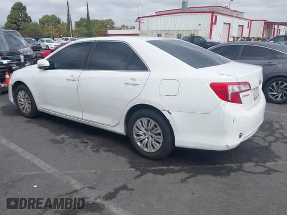 2012 Toyota Camry L z VIN 4T4BF1FK6CR226130, wystawiony jako IAAI lot #43221512 z przebiegiem 158 050 mil mil oraz . Historia ofert i sprzedaży dostępna na DreamBid. Obrazek 3.