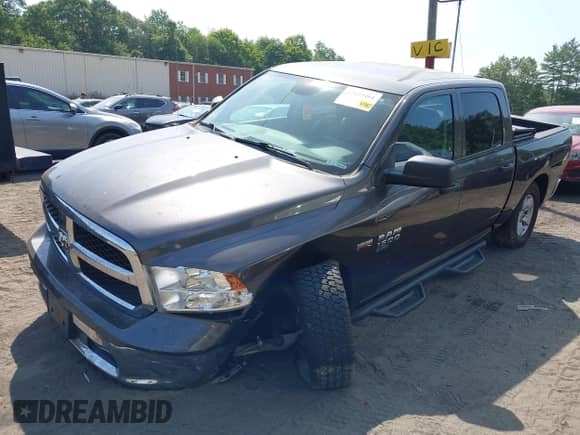 2019 Ram 1500 Express z VIN 1C6RR7KTXKS599047, wystawiony jako IAAI lot #42823461 z przebiegiem 76 745 mil mil oraz . Historia ofert i sprzedaży dostępna na DreamBid. Obrazek 2.