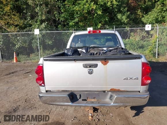 2007 Dodge 1500 SLT z VIN 1D7HU18237J546479, wystawiony jako IAAI lot #43415752 z przebiegiem 210 440 mil mil oraz . Historia ofert i sprzedaży dostępna na DreamBid. Obrazek 16.