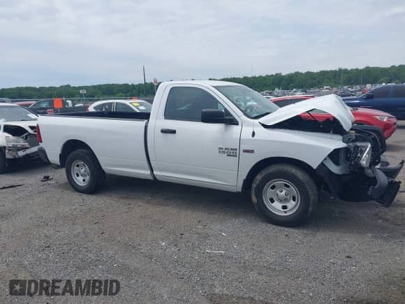 2019 Ram 1500 Tradesman z VIN 3C6JR6DT0KG636053, wystawiony jako IAAI lot #42329246 z przebiegiem 29 261 mil mil oraz . Historia ofert i sprzedaży dostępna na DreamBid. Obrazek 13.