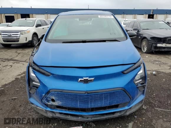 2023 Chevrolet Bolt EV 2LT z VIN 1G1FX6S07P4155789, wystawiony jako Copart lot #69790773 z przebiegiem 5 305 mil mil oraz . Historia ofert i sprzedaży dostępna na DreamBid. Obrazek 5.