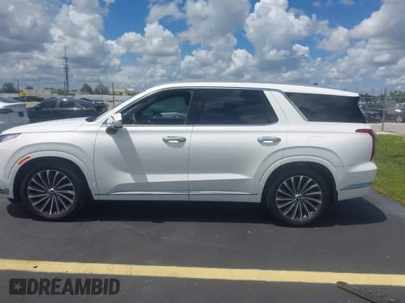 2023 Hyundai Palisade Calligraphy с VIN KM8R74GE0PU581123, выставлен на аукционе IAAI как лот 42976945 с пробегом 25 521 миль миль и . История ставок и продаж доступна на DreamBid. Изображение 15.