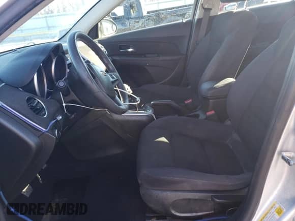 2015 Chevrolet Cruze LT z VIN 1G1PD5SB3F7238299, wystawiony jako Copart lot #88705955 z przebiegiem 156 127 mil mil oraz Szkoda całkowita • Salvage title. Historia ofert i sprzedaży dostępna na DreamBid. Obrazek 7.