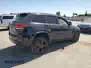 2018 Jeep Grand Cherokee Upland z VIN 1C4RJFAG5JC389933, wystawiony jako Copart lot #63147265 z przebiegiem 83 209 mil mil oraz Szkoda całkowita • Salvage title. Historia ofert i sprzedaży dostępna na DreamBid. Obrazek 3.