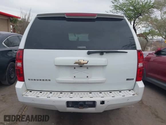 2009 Chevrolet Suburban 1LT z VIN 1GNFC260X9J108211, wystawiony jako IAAI lot #42237663 z przebiegiem Nie podano mil oraz . Historia ofert i sprzedaży dostępna na DreamBid. Obrazek 15.