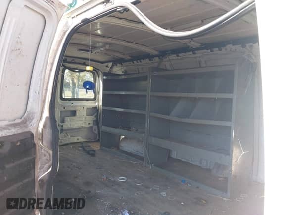 2005 Chevrolet Express Cargo с VIN 1GCGG29V851136723, выставлен на аукционе IAAI как лот 43395582 с пробегом 131 781 миль миль и . История ставок и продаж доступна на DreamBid. Изображение 8.