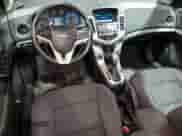 2014 Chevrolet Cruze 1LT z VIN 1G1PC5SBXE7295634, wystawiony jako Copart lot #82329965 z przebiegiem 139 795 mil mil oraz Szkoda całkowita • Salvage title. Historia ofert i sprzedaży dostępna na DreamBid. Obrazek 8.