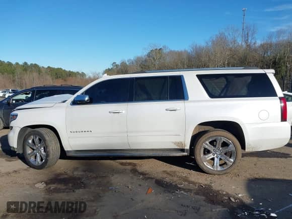 2017 Chevrolet Suburban Premier z VIN 1GNSCJKC8HR349936, wystawiony jako IAAI lot #41321102 z przebiegiem 131 594 mil mil oraz . Historia ofert i sprzedaży dostępna na DreamBid. Obrazek 15.