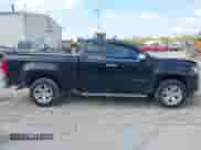 2015 Chevrolet Colorado 2WD LT z VIN 1GCHSBEA8F1177117, wystawiony jako IAAI lot #42201348 z przebiegiem 69 988 mil mil oraz . Historia ofert i sprzedaży dostępna na DreamBid. Obrazek 14.
