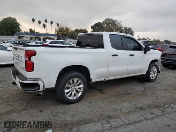 2021 Chevrolet Silverado 1500 Custom with VIN 1GCRWBEH9MZ122437, listed as a Copart auction lot 86158574 with 31,865 mi miles and Salvage title. Bid and sale history available at DreamBid. Image 3.