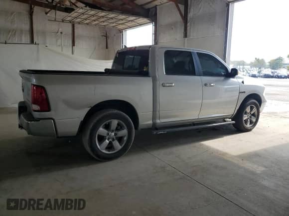 2016 Ram 1500 Lone Star z VIN 1C6RR7LM5GS175452, wystawiony jako Copart lot #80713985 z przebiegiem 167 387 mil mil oraz Szkoda całkowita • Salvage title. Historia ofert i sprzedaży dostępna na DreamBid. Obrazek 3.