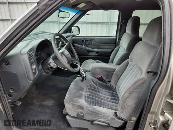 2001 Chevrolet Blazer LT с VIN 1GNDT13W812212561, выставлен на аукционе Copart как лот 85734445 с пробегом 202 742 миль миль и Списание • Salvage title. История ставок и продаж доступна на DreamBid. Изображение 7.