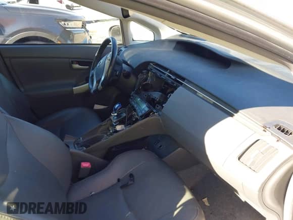 2011 Toyota Prius III with VIN JTDKN3DUXB0262829, listed as a IAAI auction lot 43402718 with 172,758 mi miles and . Bid and sale history available at DreamBid. Image 5.