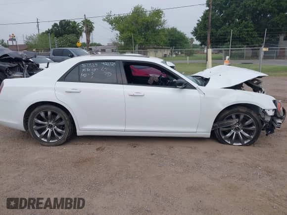 2014 Chrysler 300 S с VIN 2C3CCABT2EH222192, выставлен на аукционе IAAI как лот 42322545 с пробегом 158 764 миль миль и . История ставок и продаж доступна на DreamBid. Изображение 14.
