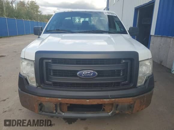 2013 Ford F-150 XL z VIN 1FTMF1CM1DKE95730, wystawiony jako Copart lot #81781855 z przebiegiem 337 346 mil mil oraz Czysty tytuł • Clean title. Historia ofert i sprzedaży dostępna na DreamBid. Obrazek 5.